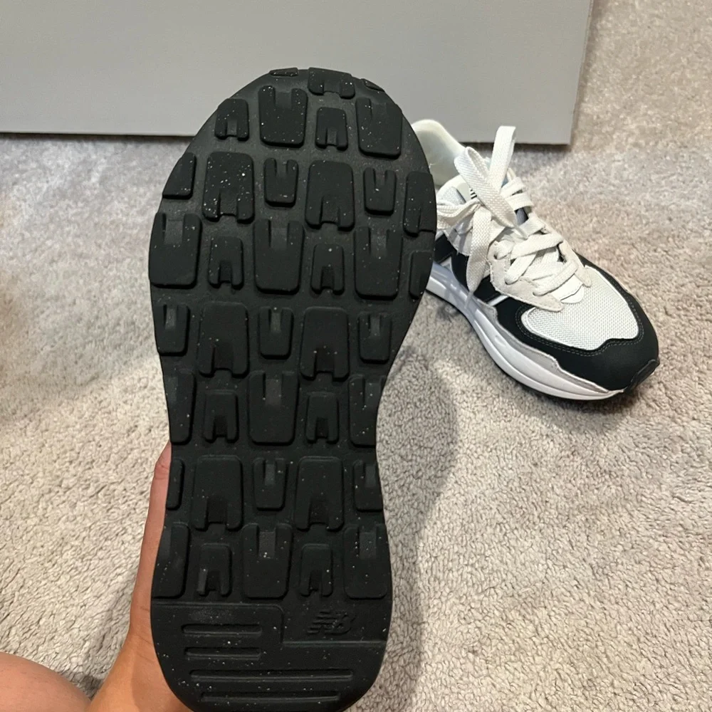 New Balance 57/40 in White Black - Picture 4 of 4